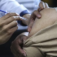 Personas de entre 40 y 49 años serán vacunados a partir de julio