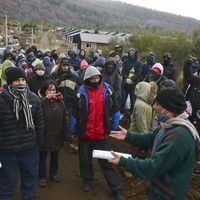 Continua la tensión por las tomas en un cerro de Bariloche