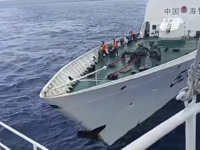 Un barco de guardacostas chino embiste a un barco de Filipinas (Video)