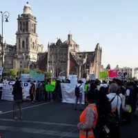 En 100 días, peregrinaciones que saturan Palacio Nacional