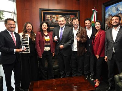 Fernández Noroña, Yunes Márquez y senadores oficialistas presumen su afiliación a Morena