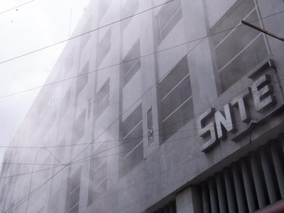 Maestros disidentes vandalizan instalaciones del SNTE (Video)