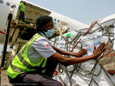 Covax espera vacunar al 20% de la población de los países pobres, pero denuncia faltantes