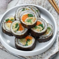 Kimbap: el snack coreano saludable que sorprenderá a todos en la merienda