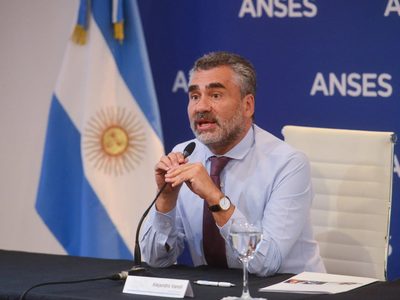 Piden indagar al extitular de ANSES por la mala organización del cobro de jubilados