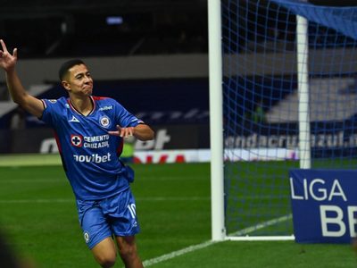 Cruz Azul estrena entrenador con goleada 4-1 sobre Necaxa, en el cierre del Clausura de la Liga MX