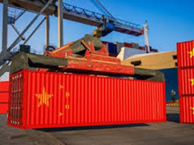 China consolida exportaciones y alcanza récord histórico de un billón de dólares de superávit