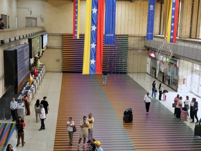 Aerolíneas internacionales cancelan vuelos a Venezuela por “intensificación de actividad militar”