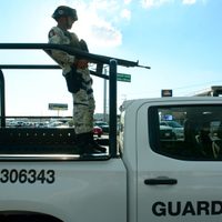 Roban miles de cartuchos útiles de dos tractocamiones
