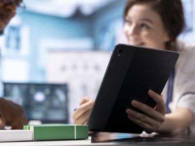 Impulsan una reforma educativa que incluye la IA