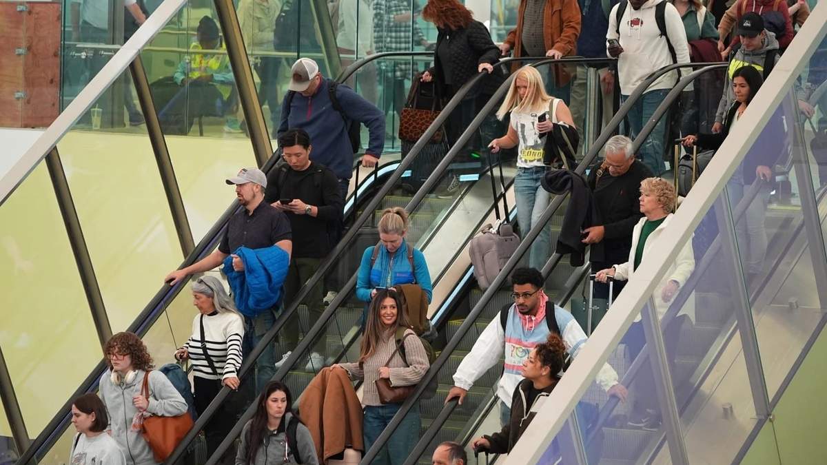 Aerolíneas estadunidenses cancelan mil vuelos en cumplimiento de la orden de cierre