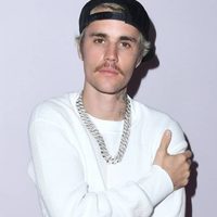 ¡Sigue sufriéndolos! Justin Bieber nunca se muestra sin gorra y esta sería la razón