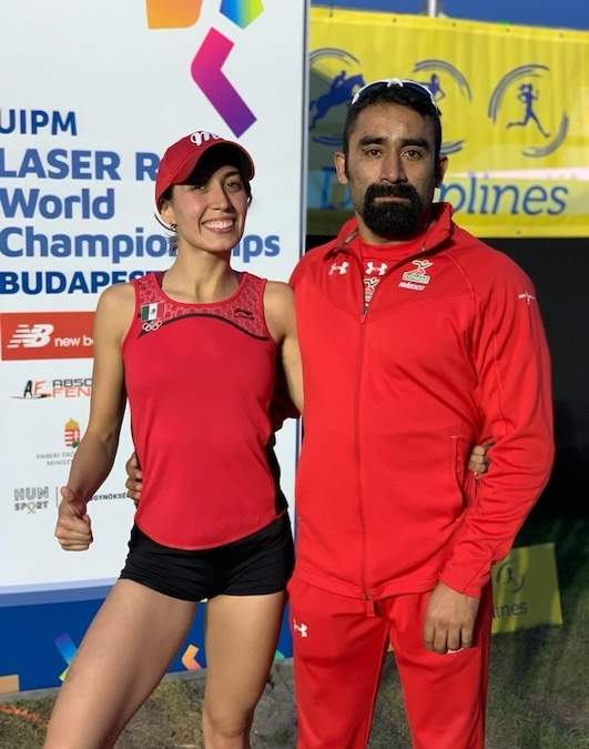 Mariana Arceo, pentatleta, y Sergio Escalante, entrenador
