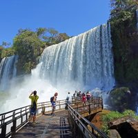 Número récord de turistas en las Cataratas del Iguazú
