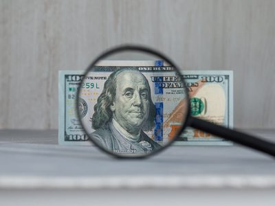 El dólar oficial operó estable