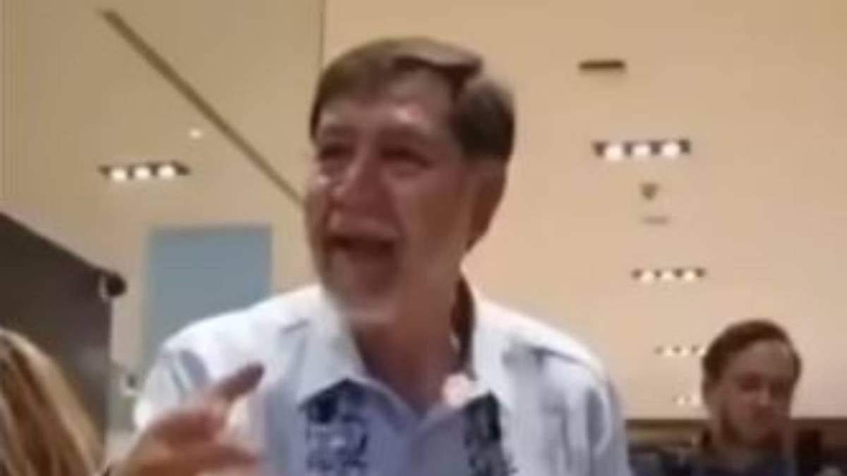 El senador Gerardo Fernández Noroña es increpado por comensales en restaurante de la Ciudad de México