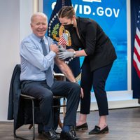 Biden recibe una cuarta dosis de la vacuna contra el covid-19