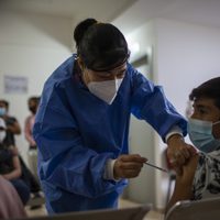 Quinta ola de covid: 2 mil 961 nuevos contagios y 20 fallecimientos este lunes