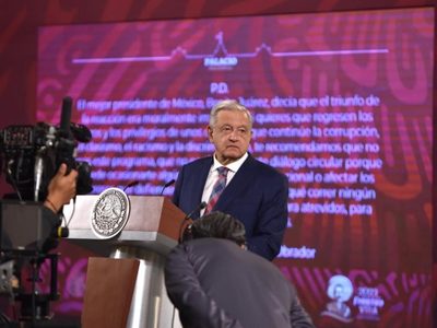 AMLO vuelve a retar al INE: mantiene su posdata en la mañanera