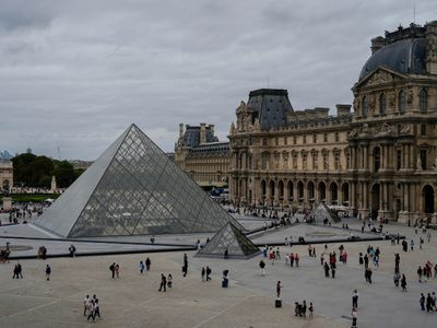 Museo del Louvre de París aumentará precio de las entradas para visitantes no europeos