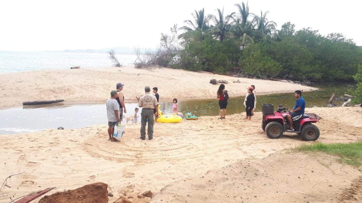 Autorides de Protección Civil de Jalisco alertan a turistas y pobladores de la inminente llegada del huracán
