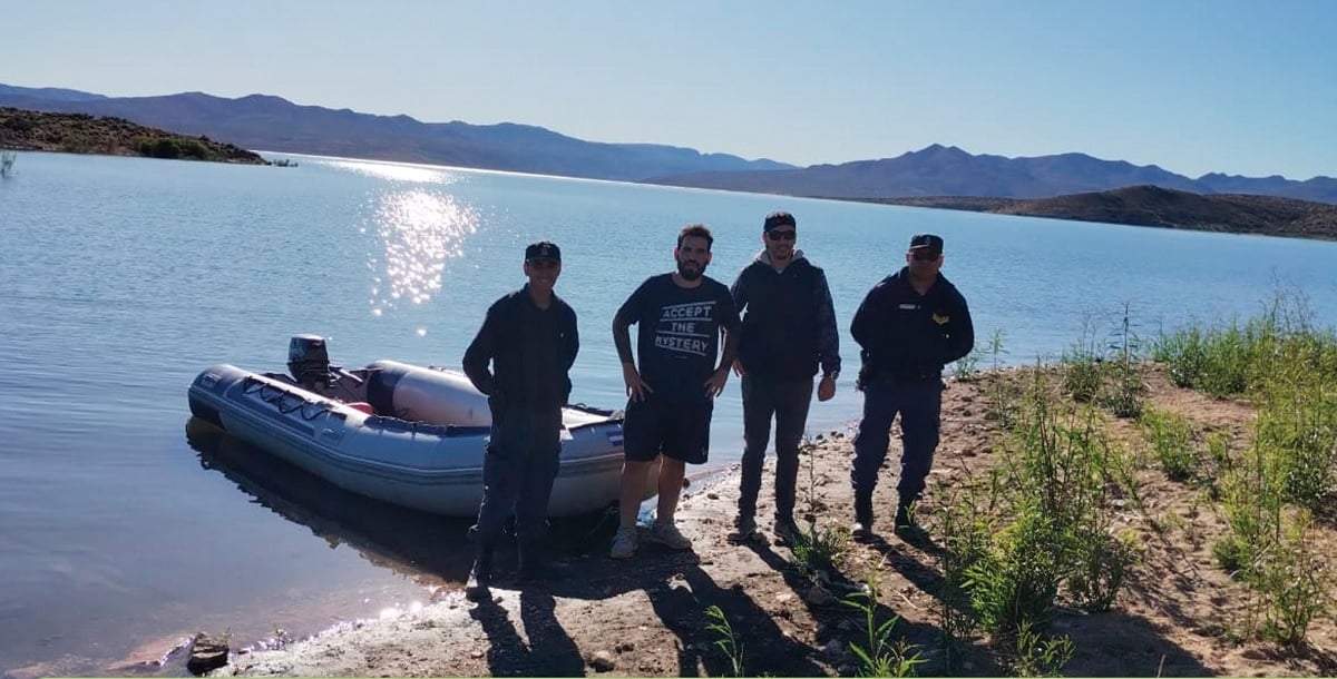 Los pescadores fueron rescatados este lunes a la madrugada. Fuente: (Policía de Neuquén)