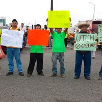 Campesinos bloquean 5 horas acceso a Puerto de Manzanillo en rechazo a gasolinazo