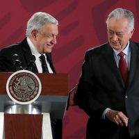 AMLO respalda a Bartlett; me ayuda a limpiar de corrupción a la CFE, dice