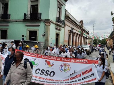 Tras su despido, personal de salud exige al gobernador de Oaxaca que dé la cara