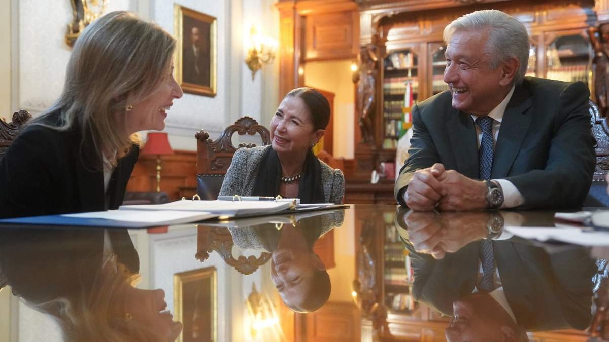 La asesora de Seguridad Nacional de EU, Elizabeth Sherwood-Randall y el presidente López Obrador
