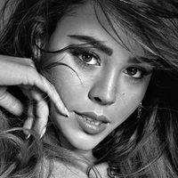 ¡Selfie peligrosa! Danna Paola se inclinó demasiado y tuvo un llameante percance con su prenda