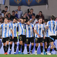 Scaloni se preocupó: el jugador de la Selección Argentina que salió lesionado tras una fuerte falta
