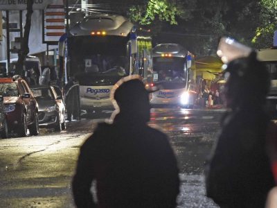 Localizan a cinco menores tras huir durante traslado del INM en Villahermosa