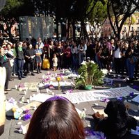 Colocan ofrenda por Ingrid Escamilla en su natal Puebla