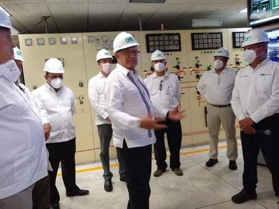 AMLO recorre central hidroeléctrica de Chicoasén