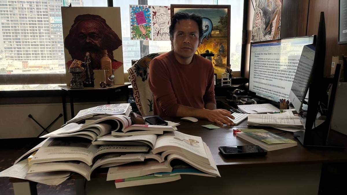 El funcionario en sus oficinas de la SEP.