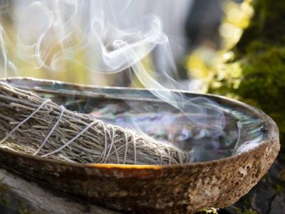 Mirá el trucazo para sahumar tu casa sin que se forme humo, sobre todo cuando querés limpiar y que huela rico