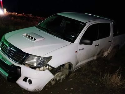 Susto en la Ruta 237: terminó sobre la banquina con las dos ruedas destalonadas