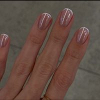 Micro French: la manicura minimalista para hacer en casa que será el furor de la próxima temporada