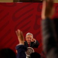 López Obrador llama a partidos a consultar con militantes el uso de sus recursos