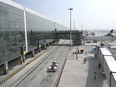 Golpe “grave y unilateral”, el sector aeronáutico mexicano en problemas tras suspensión de vuelos