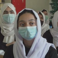 Los talibanes anunciaron novedades sobre la vuelta de las niñas y adolescentes al aula: cuándo será