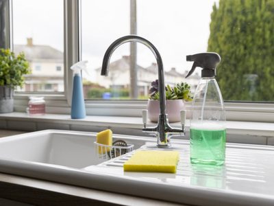 No sufras más: el truco para dejar tu cocina impecable en menos de 10 minutos