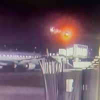 Publican nuevos videos del choque del avión de American Airlines y un helicóptero militar Black Hawk