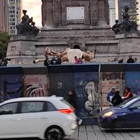 Escultura "caída" en el Ángel de la Independencia es para una filmación: Gobierno CDMX