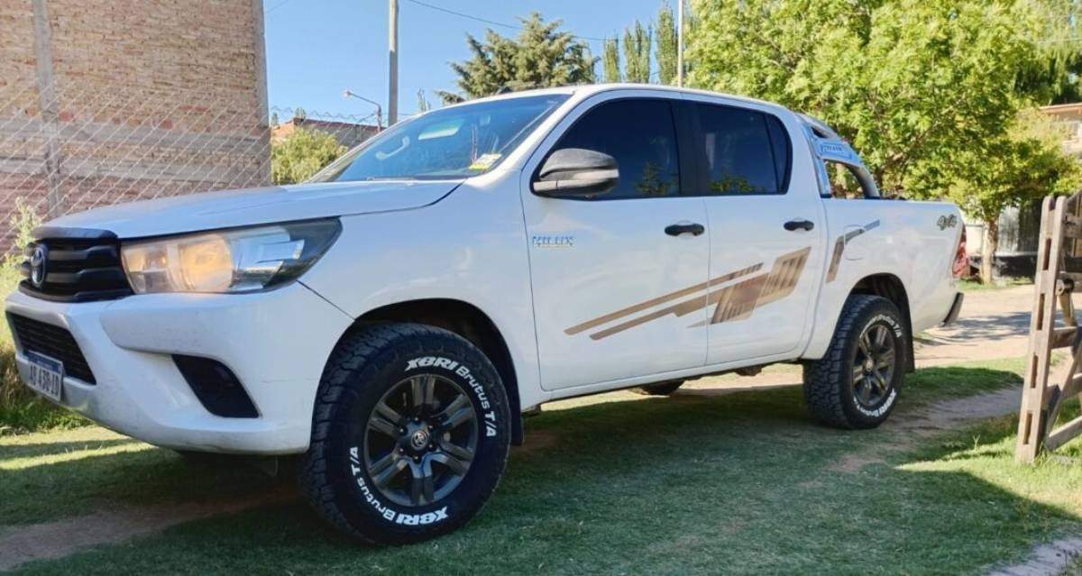 La camioneta robada en Centenario. Fuente: (Centenario Digital)