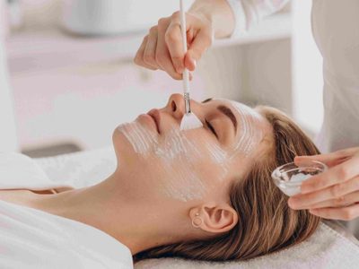 Con 3 ingredientes: la mascarilla casera de la abuela que elimina manchas, arrugas y acné de tu rostro