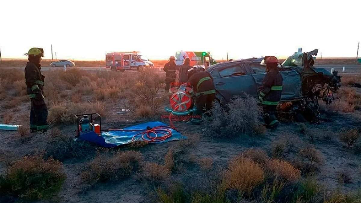 Siniestro vial a 6 kilómetros de General Roca. Fuente: (Facebook)