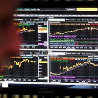 Caída de acciones y alza del riesgo país en medio del feriado nacional