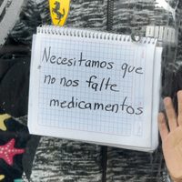 Planean cierre de garitas y pedir visas humanitarias por desabasto de medicamentos oncológicos
